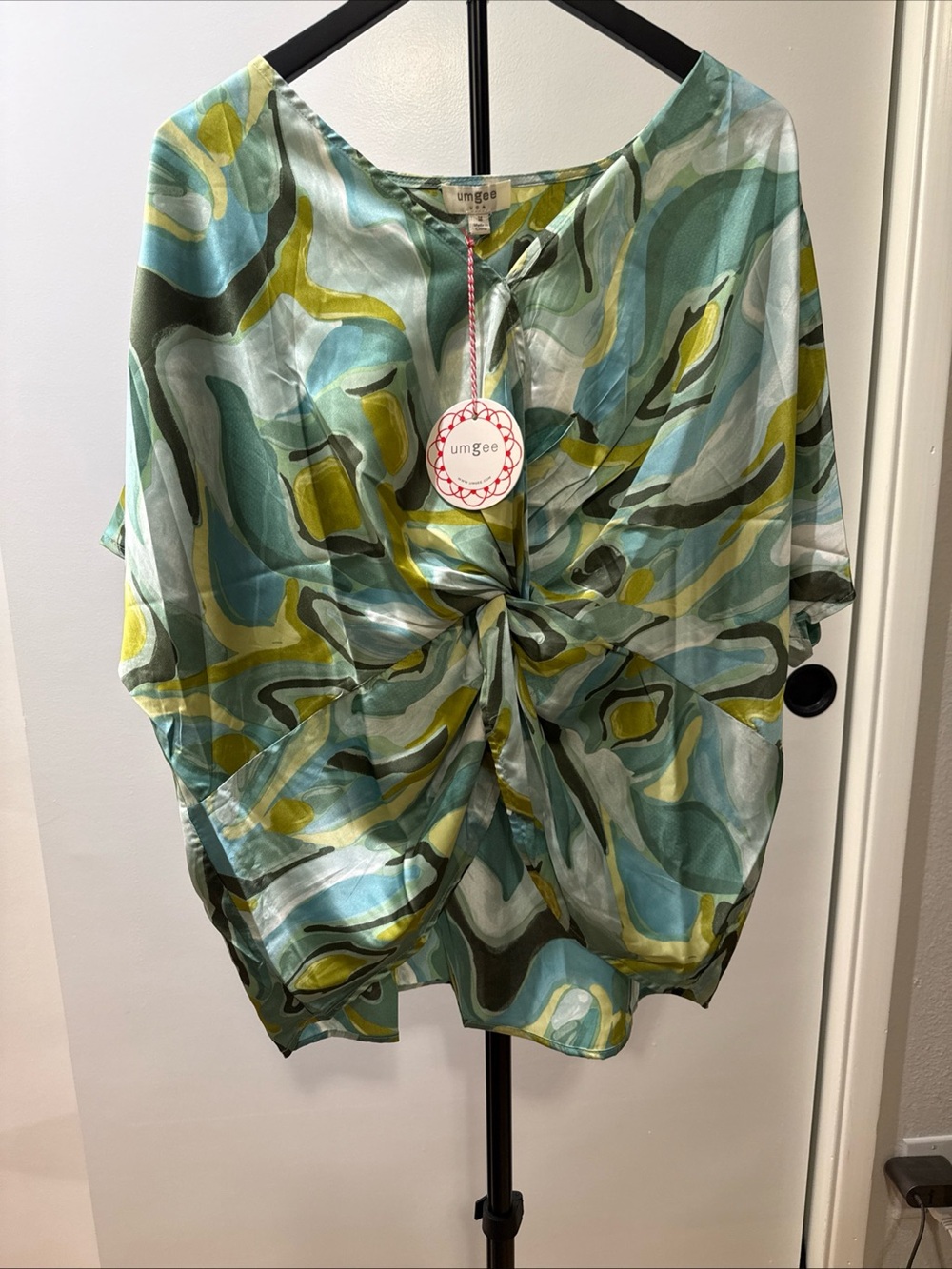 Umgee Women's Teal and Green Abstract Print V-Neck Knot-front Blouse Size M NWT - Picture 6 of 6